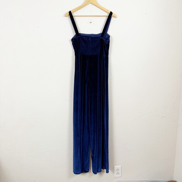 Petal & Pup Blue Velvet Jumpsuit Size Medium - Picture 6 of 7